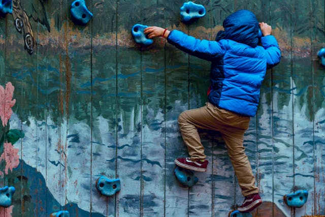 Screen Free Play Ideas and Toys Kids Are Obsessed With in 2025