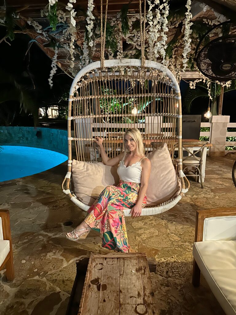 Tropical-Night-Out-Woman